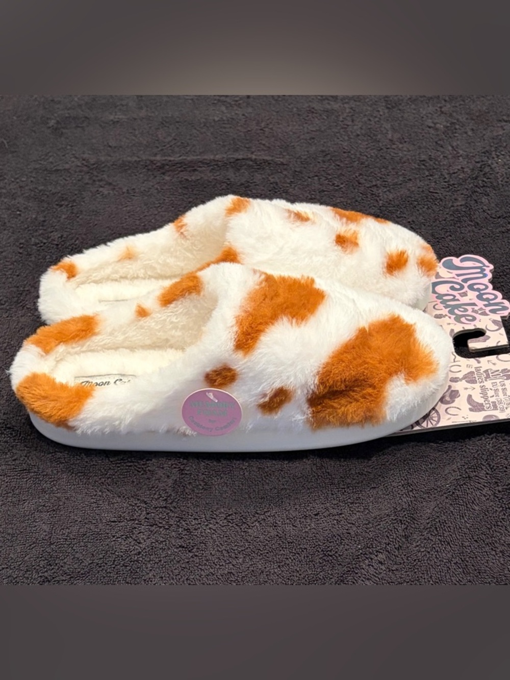 NWT Cute Cowhide Pattern White & Brown Fuzzy Slide Slippers Size M 7 / 8 - Picture 5 of 7